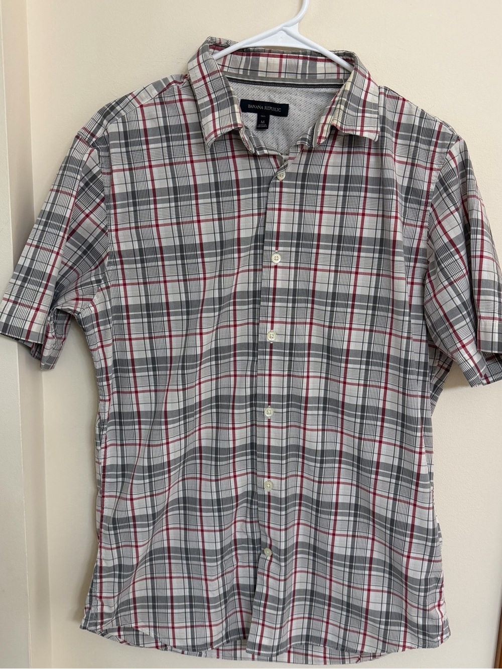Banana Republic Men’s Gray, White & Red Plaid Short-Sleeve Button-Down Shirt